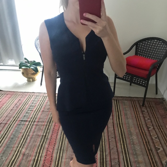 Flattering navy dress with zipper - Picture 2 of 7